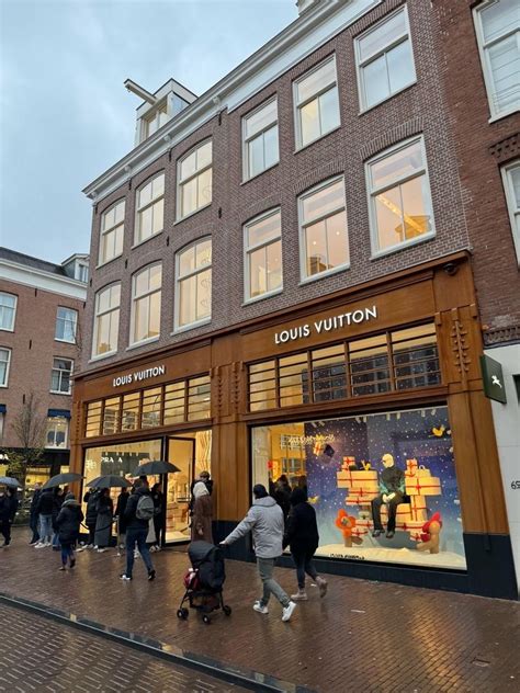 nederlandse die door louis vuitton wordt gekleed|louis vuitton hooftstraat.